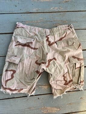 Men's Large Desert Camo Cargo Shorts - Tan/Pink